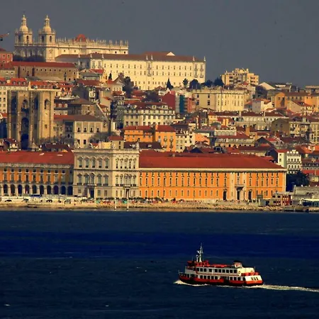 Fisherman's House - A Boat Ride From Lisbon Nyaraló